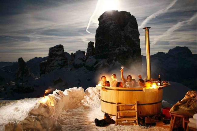 24 Hot Tubs From Around The World