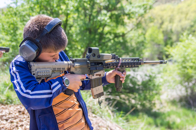 kids using assault rifles