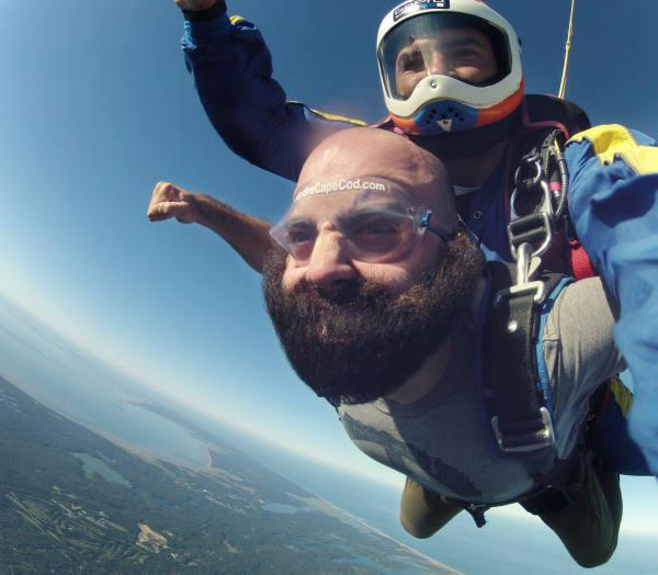 25 people looking hilarious while skydiving