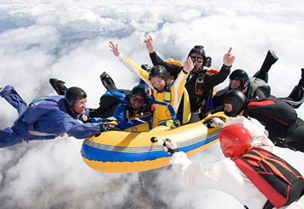 25 people looking hilarious while skydiving