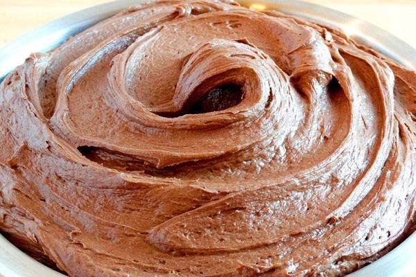 Adding Nutella makes cake icing so much better.