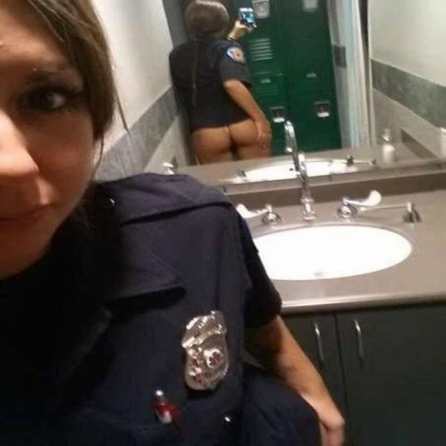 15 People Who Should Learn How Mirrors Work