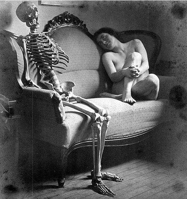 21 Creepy Black and White Photos That Will Give You Nightmares