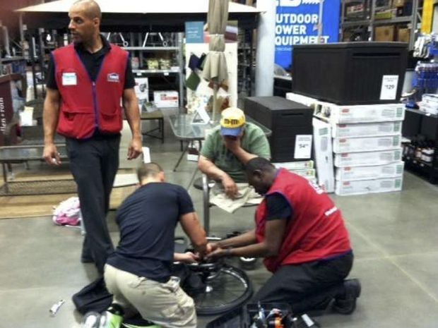 These Lowes' employees fixed this veteran's wheelchair when it broke in the store