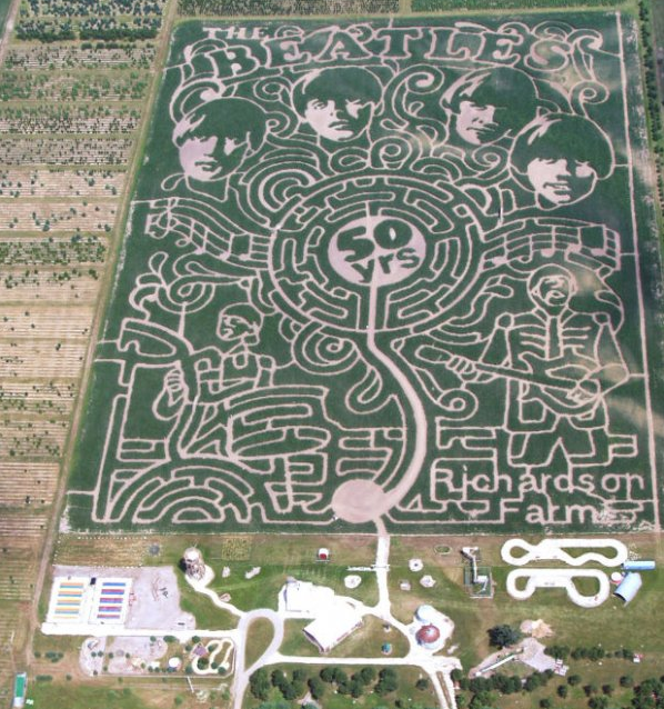 crop circle art world's largest corn maze - Sump hardsor Farm