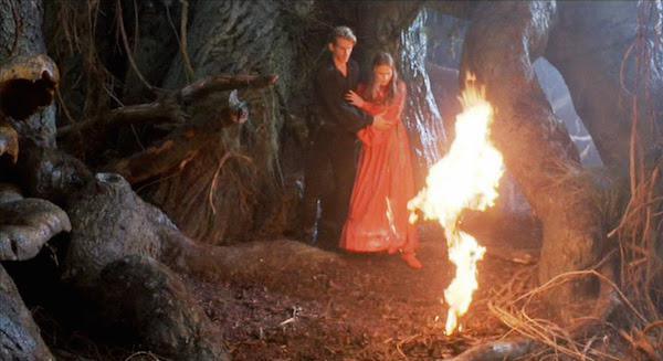 The first scene Wright filmed was her dress catching fire in the Fire Swamp. The fire is real, but the skirt was made of flame retardant cloth.