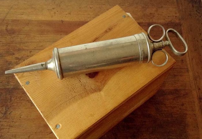 Take playing doctor to the next level with this 1940s stainless steel syringe for just $16.51.