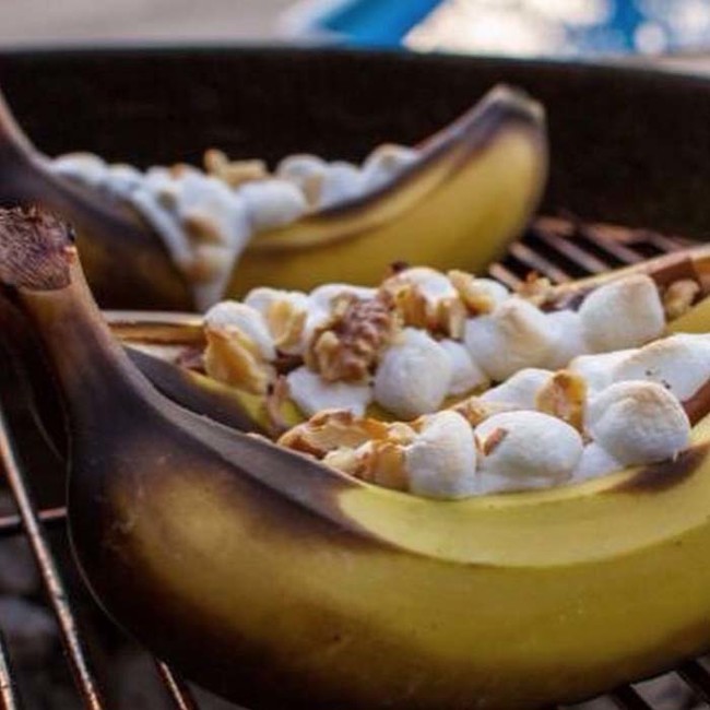 These grilled banana marshmallow treats are making my mouth water