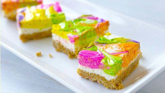 These cheesecake bars lie on a crust made from Cinnamon Toast Crunch cereal.