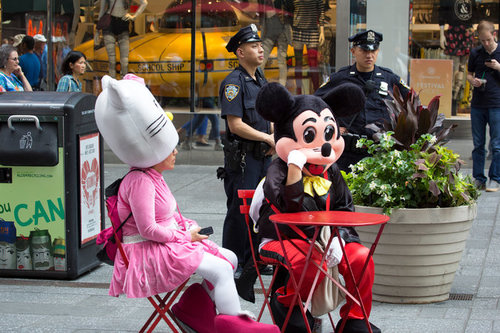 arrest times square characters - Su Can