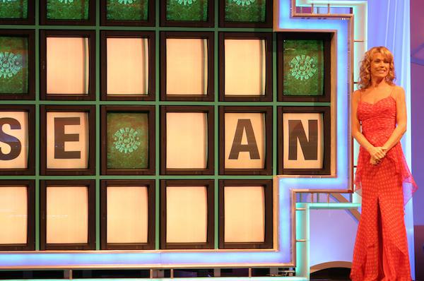 Vanna White – $8,000,000 As Pat Sajak’s right hand woman, Vanna pulls in quite the hefty salary for her letter flipping abilities on ‘Wheel of Fortune.’