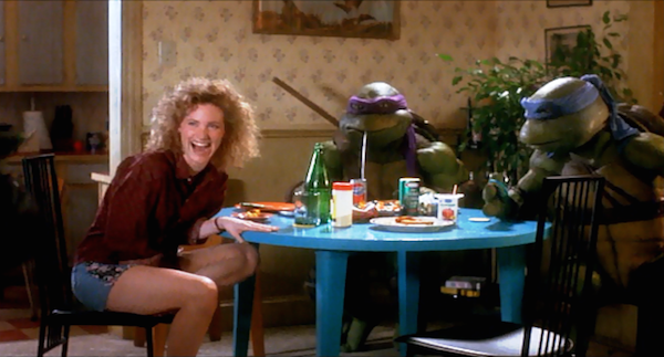 Being such a big fan of the TMNT, Robin Williams provided Judith Hoag (April O’Neil) with information about her character. The two actors were working on ‘Cadillac Man’ when TMNT began production.