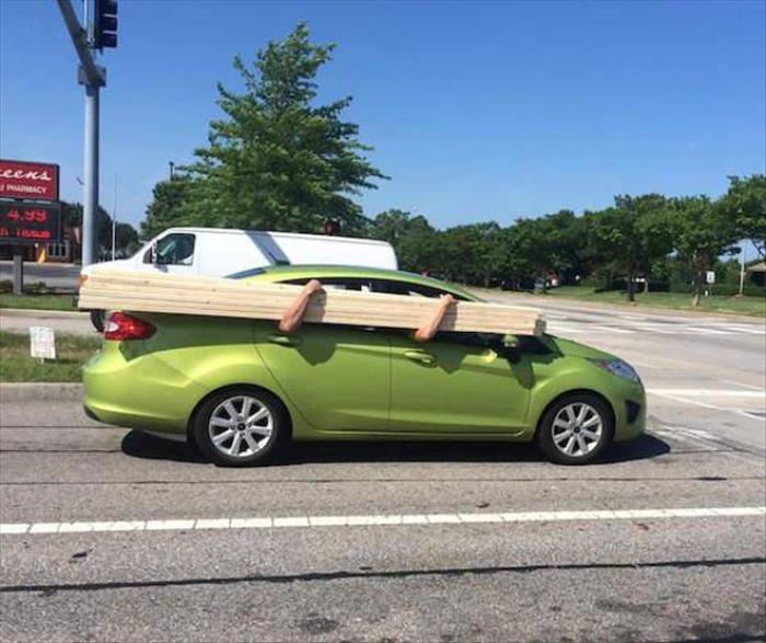 27 funny things spotted while driving