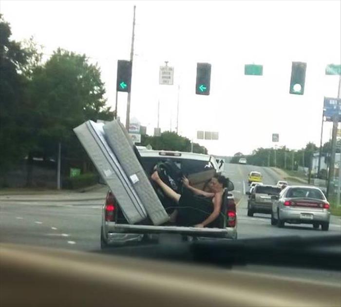 27 funny things spotted while driving