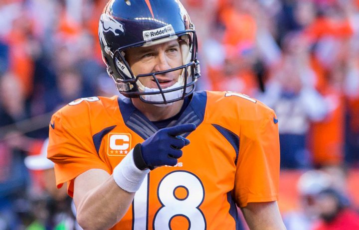 Peyton Manning : Peyton Manning eats the same meal before every game he plays. Try two grilled chicken breasts, a bowl of marinera pasta, with a side of baked potato and broccoli. He washes that down with a Gatorade. Wonder if he works up a sweat first?