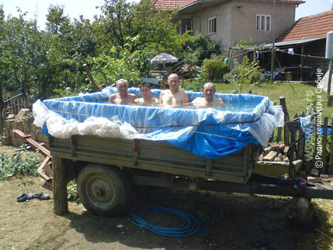 23 people desperate to have a pool
