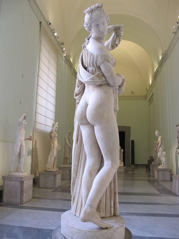 The butt has been the symbol of fertility and beauty throughout human history. Evidence is found in statues with exaggeratedly large behinds as far back as 24,000 BCE.