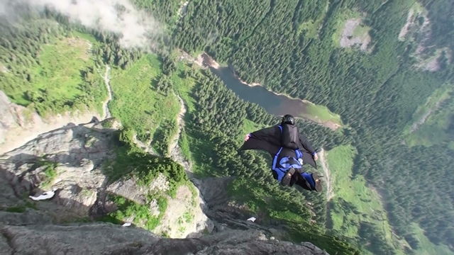 Potter was attempting to fly off the 7,500 foot Taft Point promontory in Yosemite National Park in May of 2015. He and Graham Hunt were going to be using wingsuits equipped with parachutes, which didn’t deploy, slamming the men into the ground at high speed.