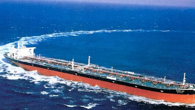 Your Heart Pumps Enough Blood In Your Lifetime To Fill Two Of These Suckers. That's a TI Class Super Tanker. It's an oil ship that is the largest boat on Earth. It can carry 132,986,826 gallons of oil at a time. Your heart pumps about 2,000 gallons of bleed juice a day. Crunch the numbers and you'll see that over an average lifetime, you pump just shy of enough blood to fill a TI Class Super Tanker... twice.