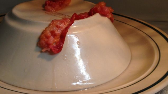 Microwave bacon without a mess
