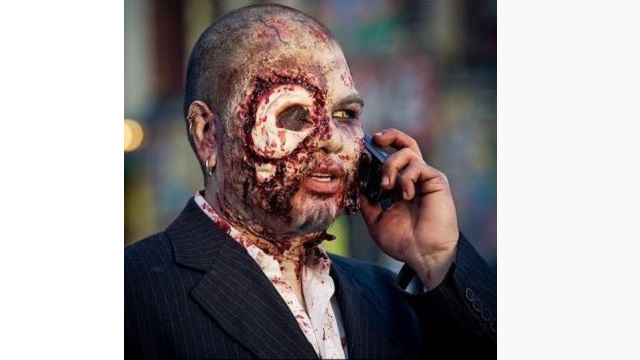 Receiving phone calls from the dead is one of those old horror movie tropes that can still send shivers down the spine. After a horrific and fatal commuter train accident in California in 2008, relatives of Charles Peck began receiving phone calls from the man they knew to have been on the train. His phone inexplicably sent out 35 calls, and was used to find his body in the wreckage.