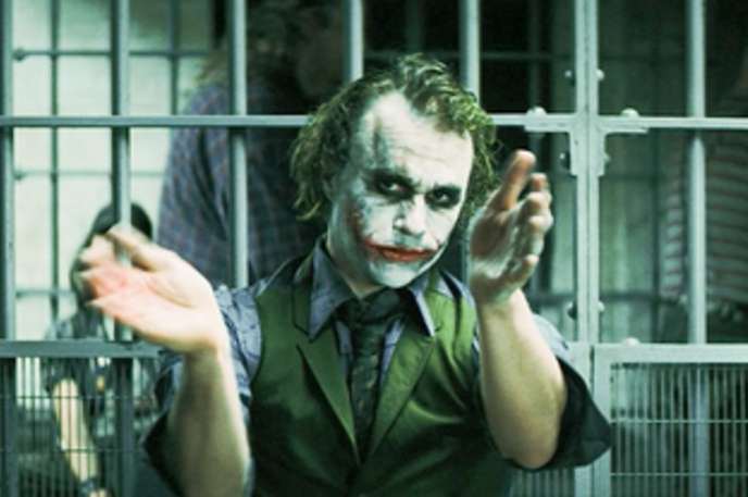 The Joker’s Slow Clap: It was Heath Ledger’s stroke of genius that created the Joker’s slow clap in The Dark Knight, in response to Jim Gordon’s victory speech. This helped Health develop the Joker’s character into an unpredictable villain rather than the classic, predictably evil character.