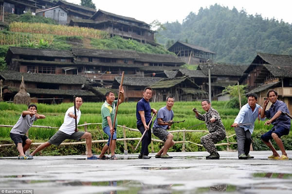 Ganxi Dong, a small village hidden deep in the mountains of Tianzhu in central China, is gaining worldwide attention for its unusually skilled residents. Apparently, everyone who lives in the self-sustaining village is a martial arts expert!

The Dong people, one of the 56 recognised ethnic minorities in China, pride themselves on having shunned the outside world in favor of local tradition. Every villager is well-versed in the art of kung fu, and each person is pursuing a different style of ancient Chinese martial arts. They use a range of weapons, including sticks, pitchforks, and fists.

Locals have two theories about their unusual situation—some claim that the area suffered regular heavy attacks from wild animals that would kill livestock and injure the villagers. To combat the problem, certain families had to pick a strong youth to create, develop and learn martial arts. They modeled their actions on the moves of dragons, snakes, tigers and leopards. As each family trained in a different type of movement, different strains of kung fu were invented.

Others say early residents were frequently pillaged by their neighbors. To protect themselves, they invited martial arts experts to their village to teach them the art of combat.
