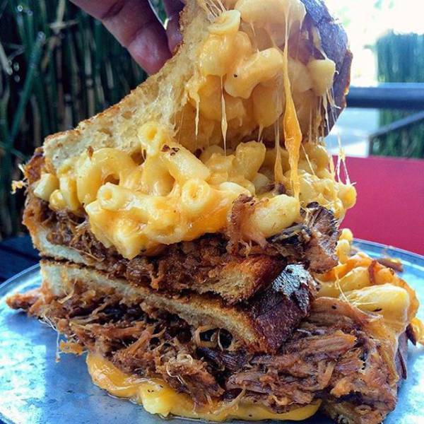 pulled pork and mac and cheese sandwich