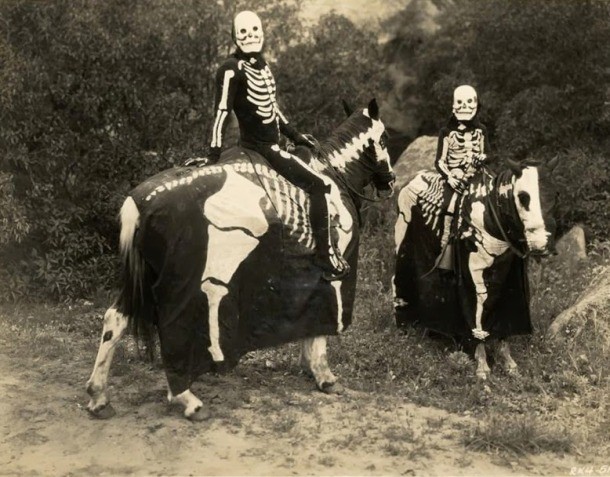 25 Super Creepy Vintage Halloween Costumes