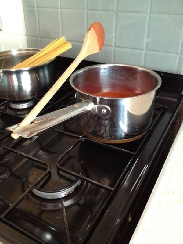 The pots you don't use have spoon holders.