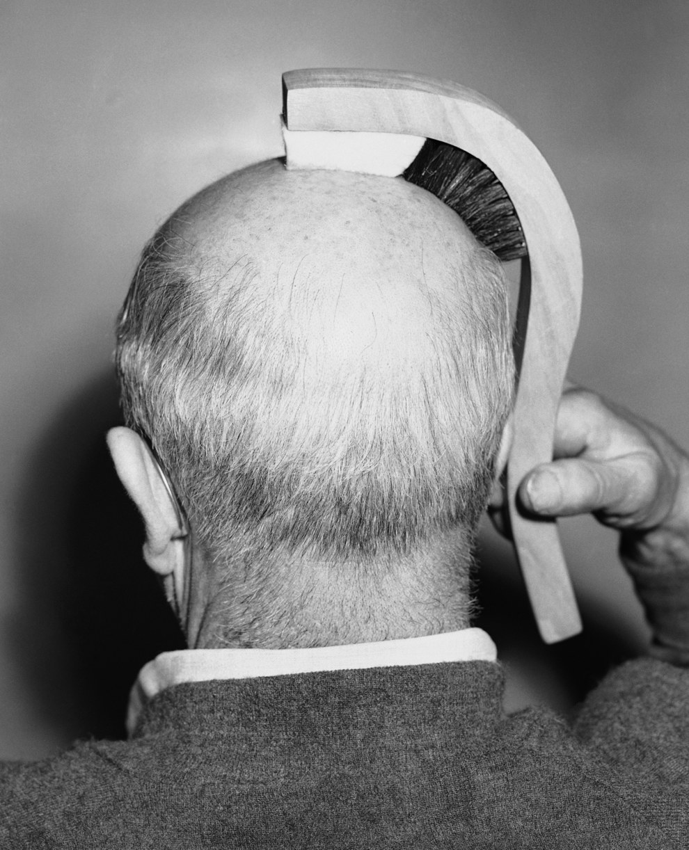 The ‘Hairline Brush’ gently massaged the scalp and brushed the hair at the same time, 1950.