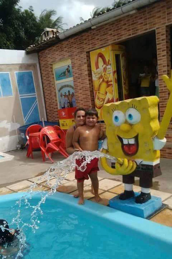 spongebob peeing statue