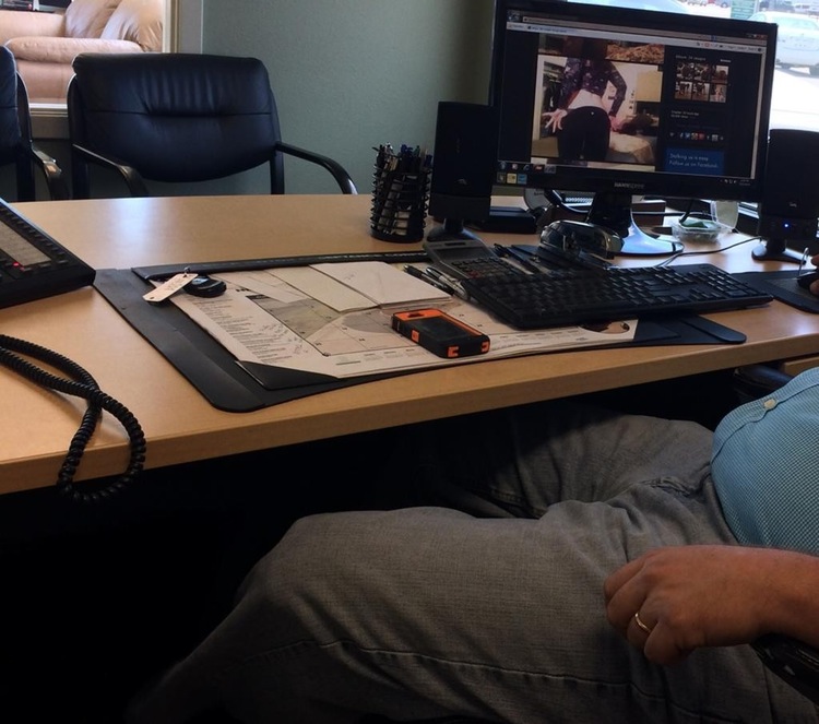 21 Worn-Out Bosses Who DGAF Anymore