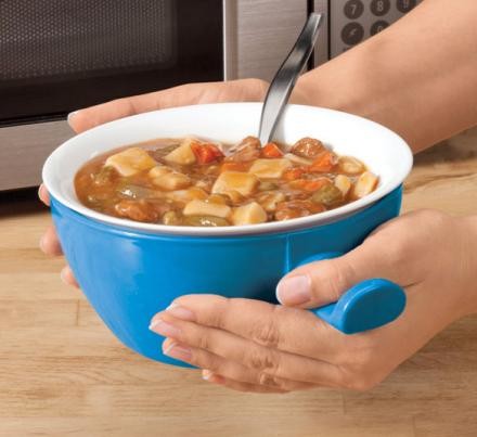 This bowl is always ready to be touched, even after taking it out of the microwave.