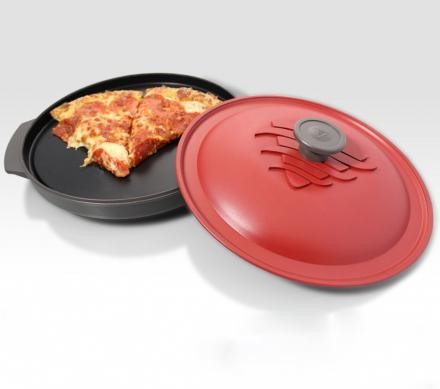 Reheat your pizza without all that sogginess with the Reheatza. Put it in the microwave, and your pizza will be as fresh as it was the day you bought it.