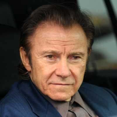 Harvey Keitel:
Bartending at a posh hotel in Palm Springs, he walks up to the bar. I greet him and ask how I can help him. He tells me, "get out of my eyeline," which apparently means don't make eye contact with me. What an anus-apple.