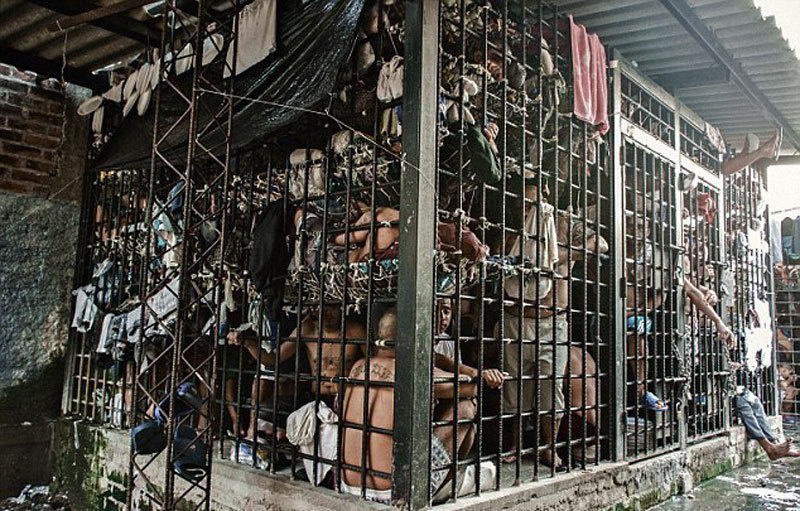 A prison in El Salvador crammed with prisoners.