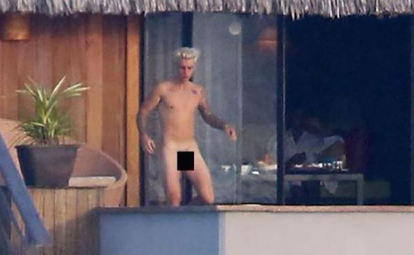 The biggest story on the planet in October had nothing to do with what's shaking in Syria. Actually, it was pretty much the exact opposite of that, as some pervert snapped a photo of a buck naked Justin Bieber while he was on vacation in Bora Bora. Bieb's dick pic damn near broke the Internet, as millions of people took to Twitter and Facebook to comment on it, including Justin's dad, who asked, "What do you feed that thing?" That's actually pretty funny. And gross.