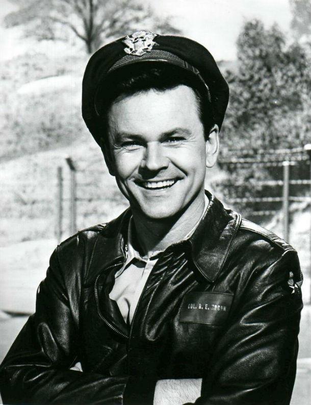 Bob Crane, an American actor best known for his role in Hogan’s Heroes, was discovered bludgeoned to death with a weapon that was never found—but which police believed to be a camera tripod—at the Winfield Place Apartments in Scottsdale, Arizona, on June 29, 1978. Crane was involved in the underground sex scene and filmed his numerous escapades with the help of John Henry Carpenter, who was an audio-visual expert and main suspect in the murder.