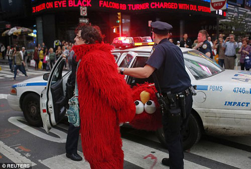 times square elmo arrested - Leve Black Falcon Pr Turner Charged With Duy 3AR On Eye 1 Pbms 474609 Impact O Reuters