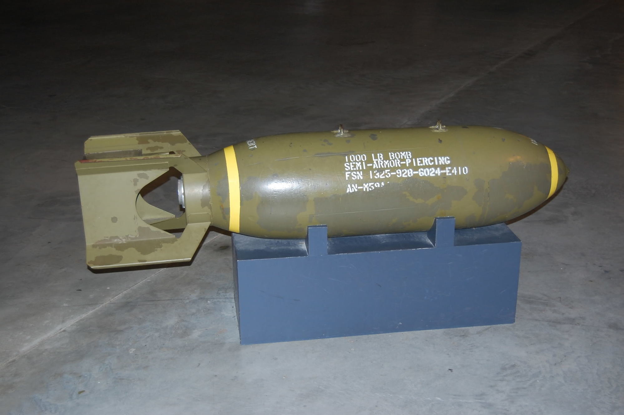 world war things - 1000 Lib Bomb SemiArmorPiercing Fsx 13259286024E410 AnM50