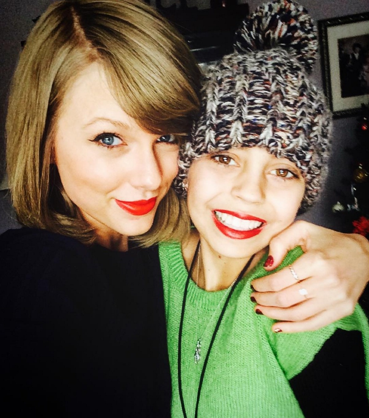 After one cancer patient used social media to discuss her love for Taylor Swift, the pop star visited the girl over Christmas.