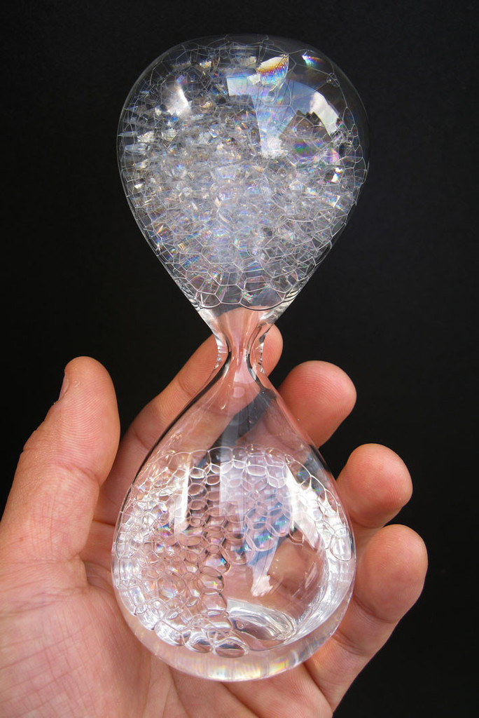 Norihiko Terayama's Awaglass doesn't function as an ordinary hourglass. "Awa" translates as "bubbles" in Japanese, and the idea is to help the recipient relax and forget time.