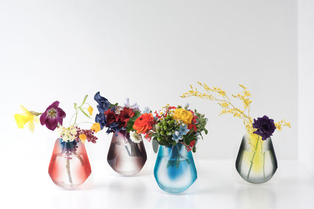The idea behind these Hope Blossoming Forever flower vases is simple. The vases arrive flat, like a shampoo refill pack, but expand when they're filled with water. The playful graphics enhance the presentation of the flowers.