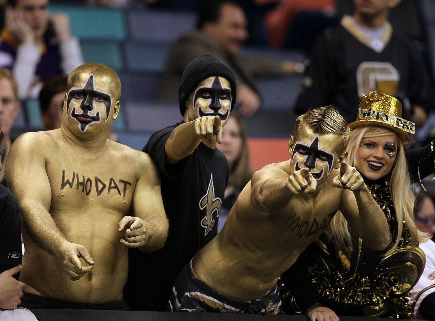 35 Craziest Football Fans Who Take Their Job VERY Seriously