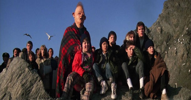The Goonies: At the end of this beautiful ’80s film, all the Goonies reunite with their families. This scene was an awesome way to see the actors’ true family members. Each actor reunites with his real parents and sometimes even siblings, well except for Josh Brolin and Sean Austin, who had actors portraying their mother and father.