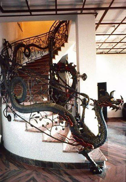 dragon staircase