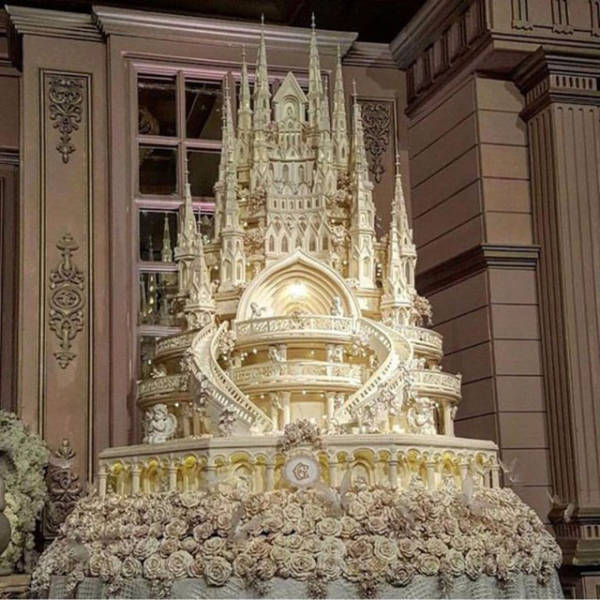 huge wedding cakes -