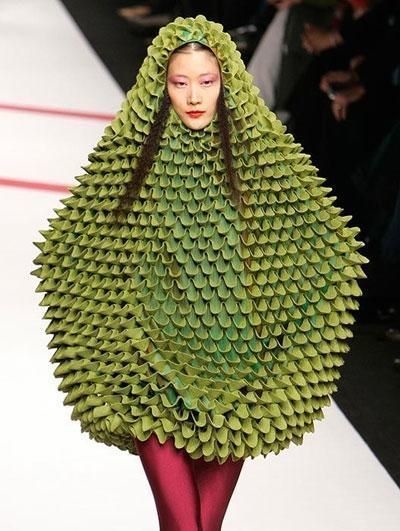 25 Ridiculous Catwalk Outfits That You’d NEVER Actually Wear