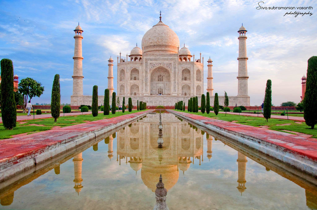 What you expect spending a day at the Taj Mahal looks like